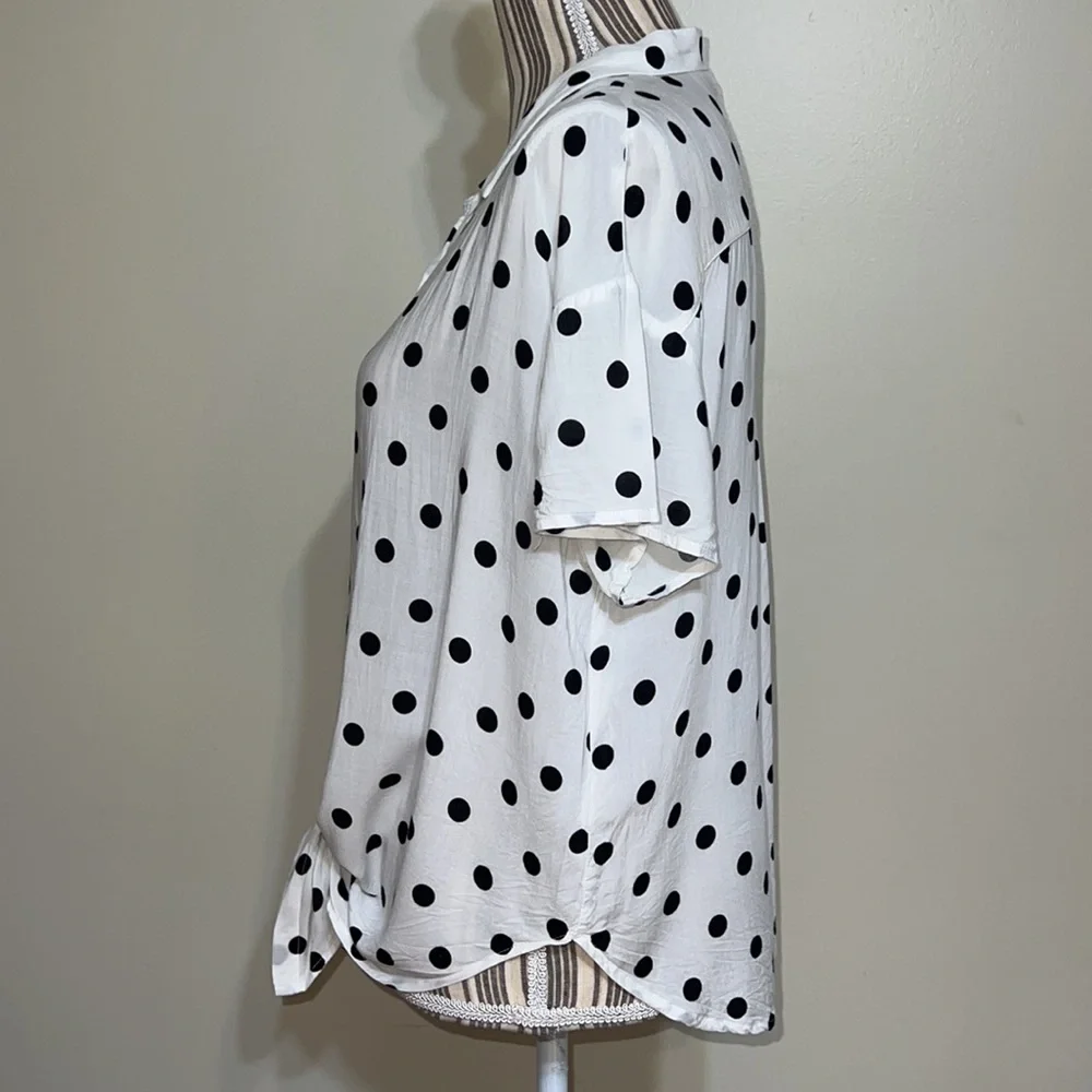 * Lush White w/Black Polka Dots Button Down Tie Front Top Size Large - Picture 2 of 8
